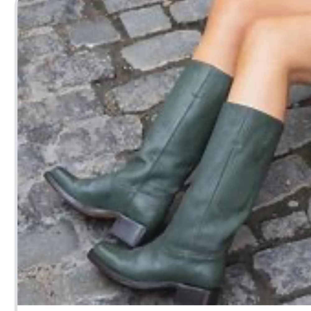 Size 8 Frye campus 14 limited edition. Sold out in hours recently.